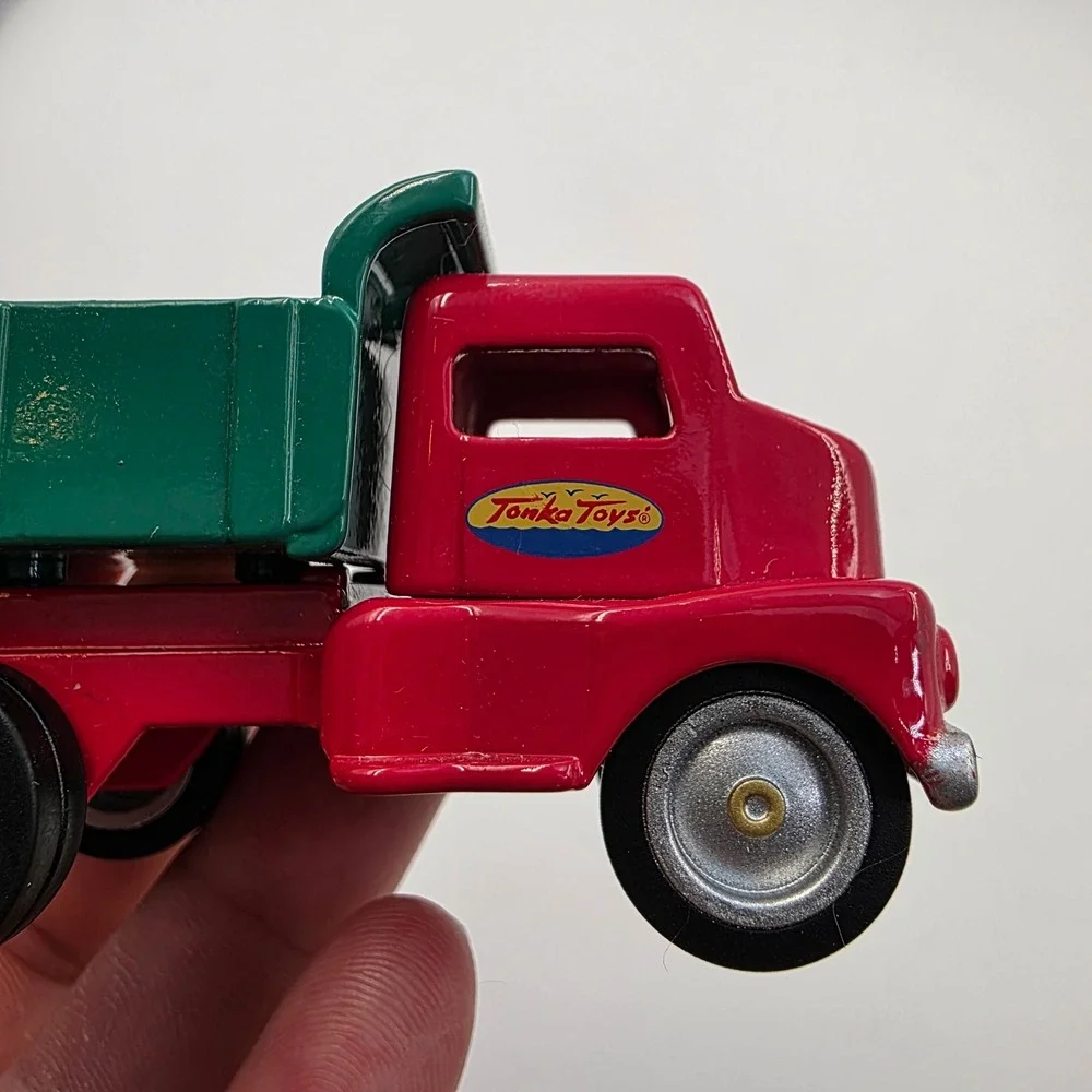 Hallmark Keepsake 2000 Tonka Dump Truck Ornament Diecast Metal Red Green 3.25in